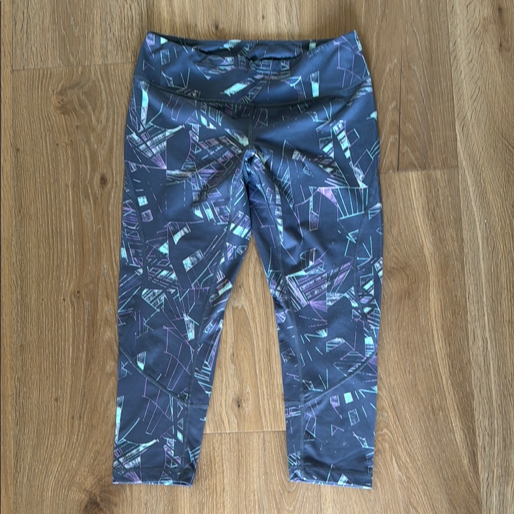 Zella women’s cropped mid rise leggings size M